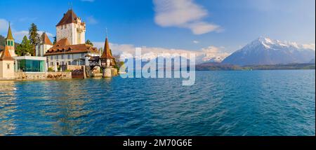 Schloss Oberhofen am Thunersee in den Schweizer Alpen, Suisse Banque D'Images