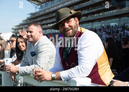 Ascot, Berkshire, Royaume-Uni. 6th août 2022. Racegoers appréciant leur journée à l'hippodrome d'Ascot. Crédit : Maureen McLean/Alay Banque D'Images