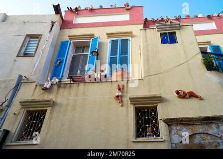 Fenêtres dans le quartier de Neve Tzedek à tel Aviv Banque D'Images