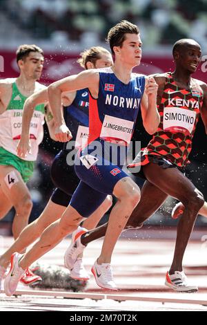 Jakob Ingebrigtsen (NOR) en compétition dans les 1500 mètres hommes chauffe aux Jeux Olympiques d'été de 2020 (2021), Tokyo, Japon Banque D'Images