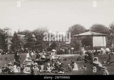 Photographie ancienne de la fin du 19th/début du 20th siècle : 1892 - Jardins et salle de pompe, Leamington Spa, Warwickshire Banque D'Images