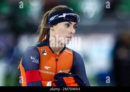 HAMAR - Femke Kok (NED) dans les 1000 mètres féminins pendant les Championnats européens de patinage de vitesse de l'UIP à la salle olympique Hamar sur 6 janvier 2023 à Hamar, Norvège. ANP VINCENT JANNINK Banque D'Images