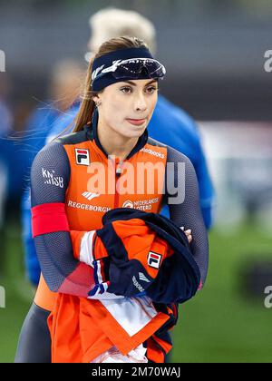 HAMAR - Femke Kok (NED) dans les 1000 mètres féminins pendant les Championnats européens de patinage de vitesse de l'UIP à la salle olympique Hamar sur 6 janvier 2023 à Hamar, Norvège. ANP VINCENT JANNINK Banque D'Images