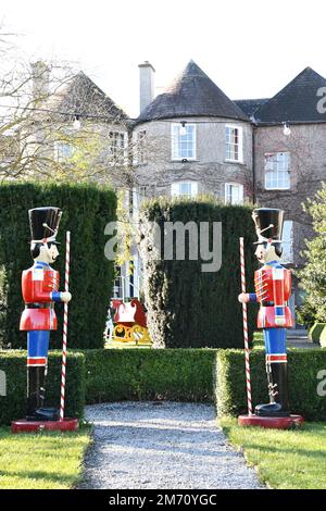 Décorations de Noël dans la maison de maître d'hôtel et les jardins Banque D'Images