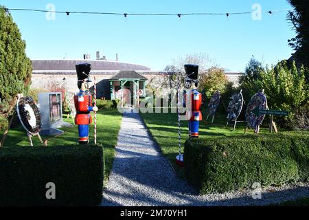 Décorations de Noël dans la maison de maître d'hôtel et les jardins Banque D'Images