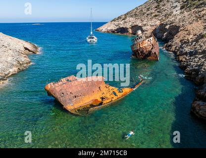 Vue aérienne, Shipwreck Olympia, Amorgos, Cyclades, Mer Egéé, Grèce Banque D'Images