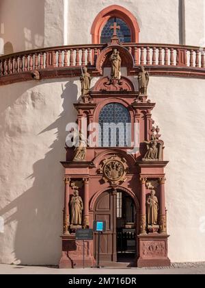 Détail de l'entrée du bâtiment à la place intérieure de la forteresse de Marienberg, Wuerzburg, Basse-Franconie, Bavière, Allemagne Banque D'Images