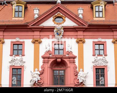 Partie du bâtiment située au-dessus de la porte d'entrée, Chancellerie de l'État de Thuringe, siège du gouvernement de l'État libre de Thuringe, Kurmainzische Banque D'Images