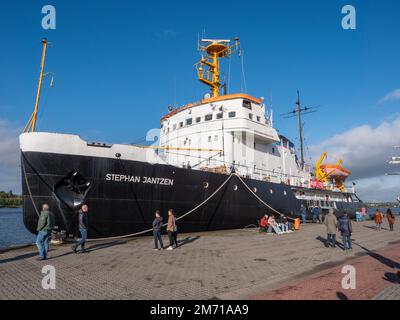 Ancien brise-glace et musée de la navigation Stephan Jantzen, port de ville, rivage de Kempowski, Rostock, ville hanséatique de Rostock, mer Baltique Banque D'Images