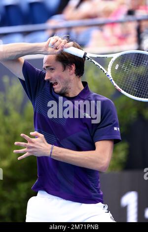 Adélaïde, Australie, 6 janvier 2023. Daniil Medvedev joue un rôle de premier plan lors du match international de tennis d'Adélaïde entre Daniil Medvedev et Karen Khachanov sur Memorial Drive à 06 janvier 2023 Adélaïde, en Australie. Crédit : Peter Mundy/Speed Media/Alay Live News Banque D'Images