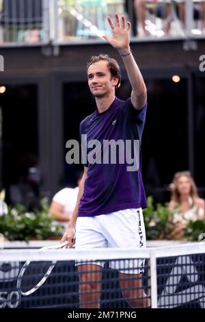 Adélaïde, Australie, 6 janvier 2023. Daniil Medvedev reconnaît la foule après avoir remporté le match de tennis international d'Adélaïde entre Daniil Medvedev et Karen Khachanov sur la route Memorial Drive à 06 janvier 2023 Adélaïde, en Australie. Crédit : Peter Mundy/Speed Media/Alay Live News Banque D'Images