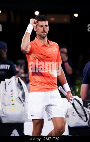 Adélaïde, Australie, 6 janvier 2023. Novak Djokovic, de Serbie, célèbre la victoire du match international de tennis d'Adélaïde entre Novak Djokovic, de Serbie, et Denis Shapovalov, du Canada, à Memorial Drive, sur 06 janvier 2023, à Adélaïde, en Australie. Crédit : Peter Mundy/Speed Media/Alay Live News Banque D'Images