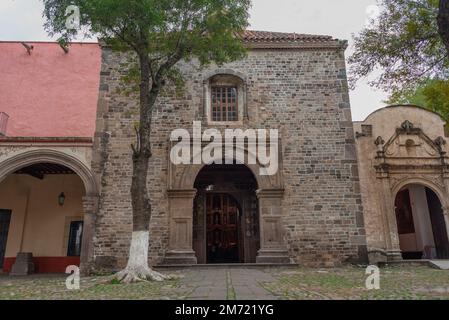 Tlaxcala, Tlaxcala, 09 18 22, point de repère pour les touristes, entrée principale du couvent de notre Dame de l'Assomption, jour d'été avec ciel bleu Banque D'Images