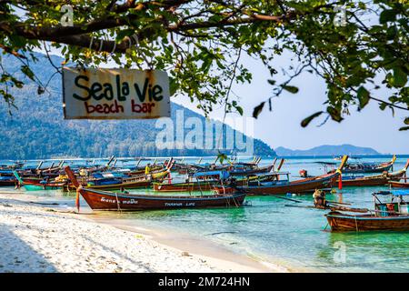 Sunrise Beach bar à Koh Lipe, Satun, Thaïlande Banque D'Images