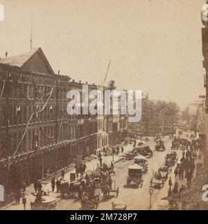 Vue aérienne des bâtiments de Broadway drapée de toile de deuil en vue du cortège funéraire d'Abraham Lincoln. Photo historique. En bas de Broadway, en dessous de Wall Street. E. & H.T. Anthony & Co Circa 1865 (LOC) Banque D'Images