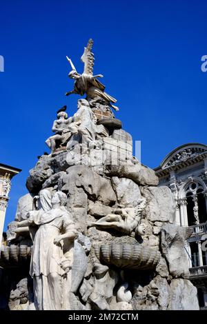 Fontana dei Quattro Continenti sur la Piazza UNITA d'Italia à Trieste en Italie Banque D'Images