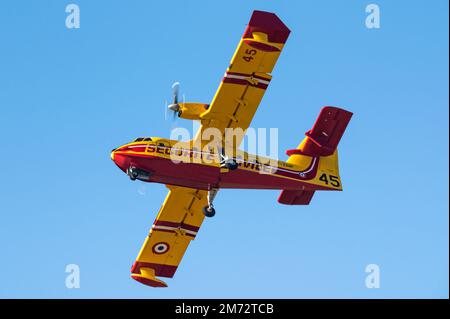 Un avion amphibie Canadair CL-415 pour la lutte contre les incendies aériens de la sécurité civile française contre les incendies de forêt. Banque D'Images