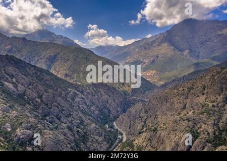 Vue aérienne des gorges de l'Asco en haute Corse sur l'île corse, France Banque D'Images