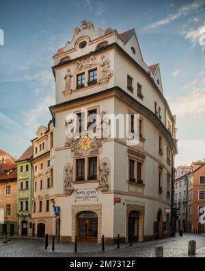 Belle vue sur la ville à Prague au lever du soleil Banque D'Images