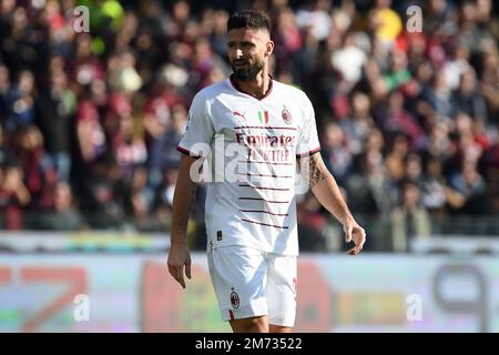 SALERNO, ITALIE - JANVIER 04: Olivier Giroud de l'AC Milan en action pendant la série Un match entre l'US Salerntana et l'AC Milan au Stadio Arechi, Vente Banque D'Images