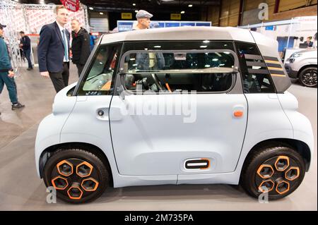 Riga, Lettonie - 29 avril 2022: Citroën ami voiture électrique du nouveau véhicule moderne petit concept de ville Banque D'Images