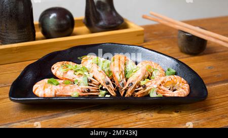 Crevettes de qualité supérieure servies dans un restaurant de Tokyo. Banque D'Images