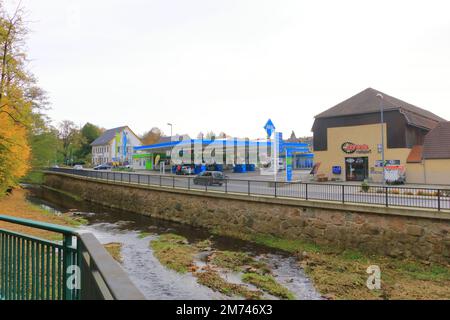 23 octobre 2022 - Dippoldiswalde en Allemagne: Vue sur la route fédérale B 170, traversant le village Banque D'Images