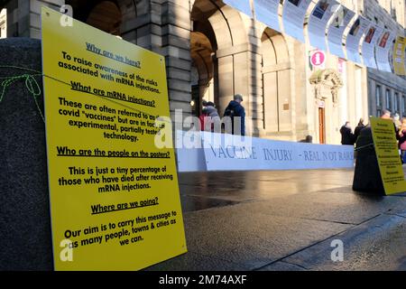 Édimbourg, Écosse, Royaume-Uni. 7th janvier 2023. L'Écosse contre le rassemblement de Lockdown à l'extérieur de St. Cathédrale de Giles sur le Royal Mile. Campagne qui dit NON aux Écossais et au Royaume-Uni Loi de 2020 sur le coronavirus, NON aux masques obligatoires et NON aux vaccins obligatoires. Crédit : Craig Brown/Alay Live News Banque D'Images