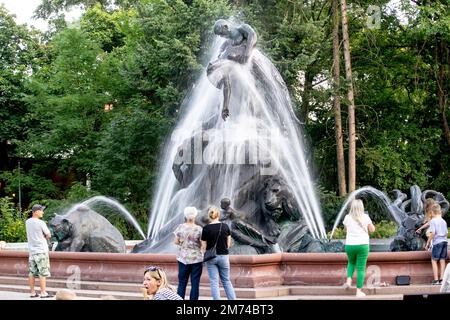 BYDGOSZCZ, POLOGNE - 10 AOÛT 2022 : Fontaine d'illusion (Fontanna Potop) dans la ville de Bydgoszcz, dans Park im. Kazimierza Wielkiego (Parc Casimir le Grand) prendre Banque D'Images