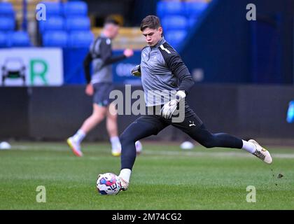 Bolton, Royaume-Uni. 07th janvier 2023. Le gardien de but de Plymouth Argyle Michael Cooper (1) s'échauffe pendant le match Sky Bet League 1 Bolton Wanderers contre Plymouth Argyle à l'Université de Bolton Stadium, Bolton, Royaume-Uni, 7th janvier 2023 (photo de Stanley Kasala/News Images) à Bolton, Royaume-Uni, le 1/7/2023. (Photo de Stanley Kasala/News Images/Sipa USA) crédit: SIPA USA/Alay Live News Banque D'Images