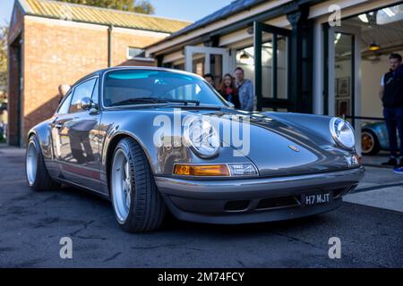 1990 Porsche 911 Carrera 3,6 'H7 MJT' exposée au Scramble d'octobre qui s'est tenu au Bicester Heritage Centre le 9th octobre 2022. Banque D'Images