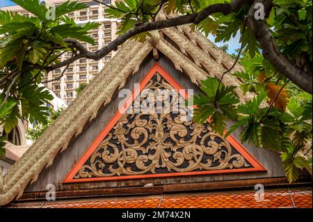 Honolulu, Hawaï - 26 décembre 2022 : détail de l'architecture asiatique au Hilton Hawaiian Village, Waikiki. Banque D'Images