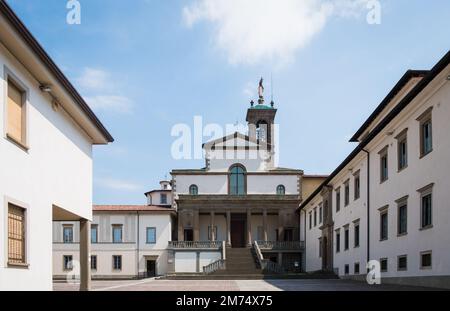 Pontida, Italie - 29 avril 2022: Monastero di San Giacomo, monastère situé dans la vallée de San Martino, Bergame. Banque D'Images