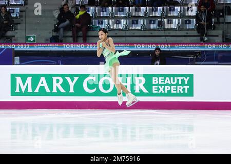 Jia Shin (KOR) se produit au cours du jour 1 du Junior Women Short Program de la finale du Grand Prix de patinage artistique de l'UIP Turin 2022 à Turin Palavela. Banque D'Images