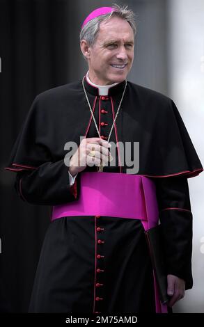 Etat de la Cité du Vatican, Vatikanstadt. 07th janvier 2023. Monsignor Georg Gaenswein. Photo: Monsignor Georg Gänswein, Pape François lors de son audience générale hebdomadaire à St. Place Pierre au Vatican, mercredi.16 septembre 2015. Credit: dpa/Alay Live News Banque D'Images