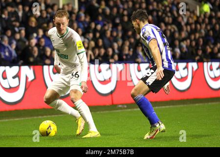 Sheffield, Royaume-Uni. 7th janvier 2023Sean Longstaff de Newcastle United et Reece James de Sheffield mercredi pendant le match de la coupe FA troisième tour entre Sheffield mercredi et Newcastle United à Hillsborough, Sheffield, le samedi 7th janvier 2023. (Crédit : Robert Smith | ACTUALITÉS MI) crédit : ACTUALITÉS MI et sport /Actualités Alay Live Banque D'Images