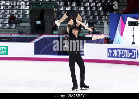 Anastasia Golubeva et Hektor Giotopoulos Moore (AUS) se déroulent au cours du Junior pairs Short Program de la finale Turin 2022 du Grand Prix de patinage artistique de l'UIP à Turin Palavela. Banque D'Images
