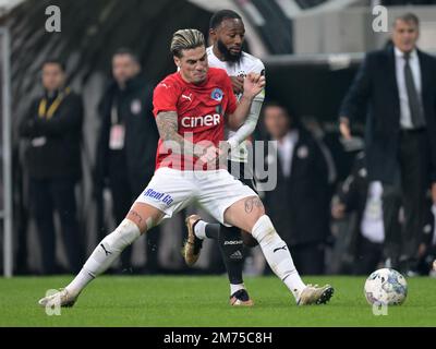 ISTANBUL - (lr) Mickael Sylvain Tirpan de Kasipasa AS, Fuka Arthur Masuaku Kawela de Besiktas JK pendant le match turc Super LIG entre Besiktas AS et Kasipasa COMME au parc Vodafone sur 7 janvier 2023 à Istanbul, Turquie. AP | hauteur néerlandaise | GERRIT DE COLOGNE Banque D'Images
