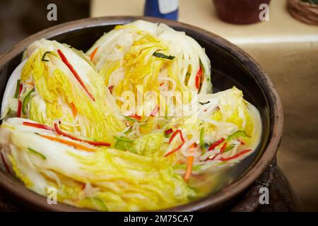 Dongchimi, kimchi d'eau de radis, cuisine coréenne Banque D'Images