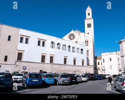 BARI, ITALIE - 30 OCTOBRE 2021 : Basilique Cathédrale Metropolitana Primaziale San Sabino à Bari, Italie Banque D'Images