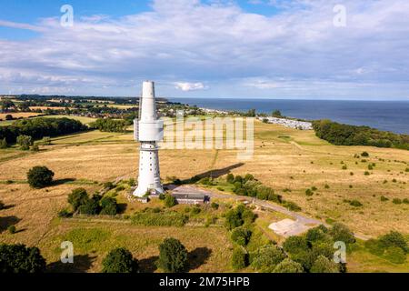 Photo de drone, tir de drone, tour d'écoute près de Pelzerhaken, ancienne tour de télécommunications, vue sur la côte de la mer Baltique, camping près de Rettin Banque D'Images