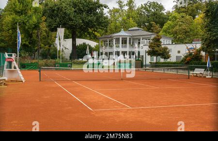 Court de tennis dans le parc de Bad Homburg, Hesse, Allemagne Banque D'Images