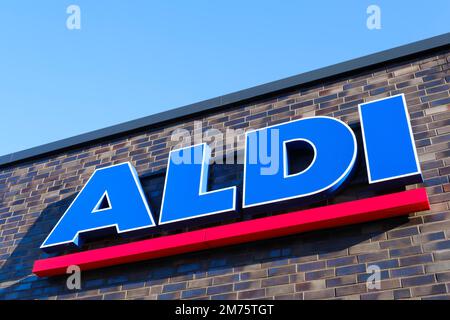 Signe et logo ALDI sur une façade, Aldi Nord, discounter, Rhénanie-du-Nord-Westphalie, Allemagne Banque D'Images