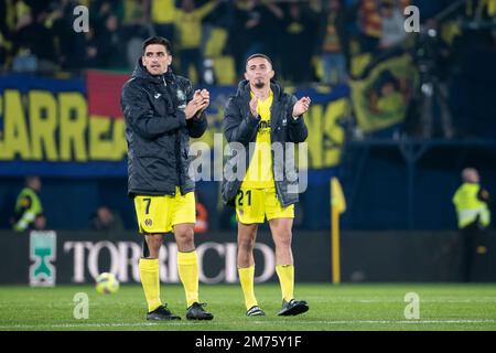 Villarreal, Espagne, 7 janvier 2023. Gerard Moreno (L) de Villarreal et Yeremy Pino (R) de Villarreal après le match espagnol de la Liga entre Villarreal CF et Real Madrid au stade de la Ceramica. Photo de Jose Miguel Fernandez /Alamy Live News ) Banque D'Images