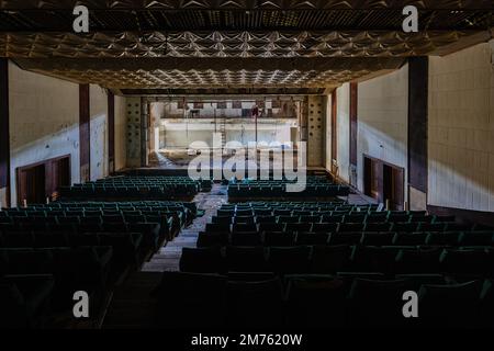 Ancien cinéma pourri abandonné. Banque D'Images