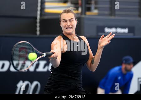 Adélaïde, Australie, 7 janvier 2023. Aryna Sabalenka, du Bélarus, joue un rôle de premier plan lors du match international de tennis d'Adélaïde entre Irina-Camelia Begu, de Roumanie, et Aryna Sabalenka, du Bélarus, à Memorial Drive sur 07 janvier 2023, à Adélaïde, en Australie. Crédit : Peter Mundy/Speed Media/Alay Live News Banque D'Images