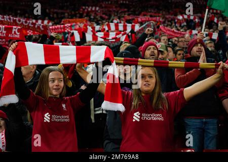 Liverpool, Royaume-Uni. 07th janvier 2023. Les fans de Liverpool accueillent les joueurs avant le match de troisième tour de la coupe Emirates FA Liverpool contre Wolverhampton Wanderers à Anfield, Liverpool, Royaume-Uni, 7th janvier 2023 (photo de Steve Flynn/News Images) à Liverpool, Royaume-Uni, le 1/7/2023. (Photo de Steve Flynn/News Images/Sipa USA) crédit: SIPA USA/Alay Live News Banque D'Images