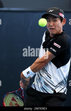 Adélaïde, Australie, 7 janvier 2023. Yoshihito Nishioka, du Japon, a fait un revers lors du match international de tennis d'Adélaïde entre Sebastian Korda, des États-Unis, et Yoshihito Nishioka, du Japon, à Memorial Drive, sur 07 janvier 2023, à Adélaïde, en Australie. Crédit : Peter Mundy/Speed Media/Alay Live News Banque D'Images