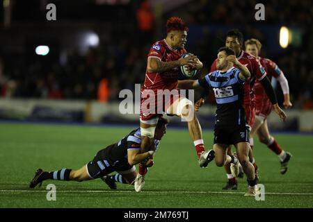 Cardiff, Royaume-Uni. 07th janvier 2023. Vaea Fifita de Scarlets fait une pause. United Rugby Championship, Cardiff Rugby v Scarlets au BT Sport Cardiff Arms Park à Cardiff, pays de Galles, le samedi 7th janvier 2023. photo par Andrew Orchard/Andrew Orchard sports photographie/Alamy Live News crédit: Andrew Orchard sports photographie/Alamy Live News Banque D'Images