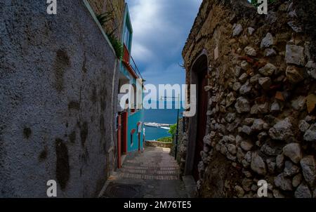 23 avril 2022-Capri rues étroites et très belles avec beaucoup de détails et de couleurs Banque D'Images